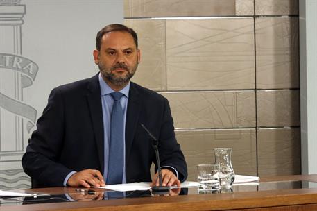 28/09/2018. Rueda de prensa posterior al Consejo de Ministros. El ministro de Fomento, José Luis Ábalos, durante su intervención en la rueda...