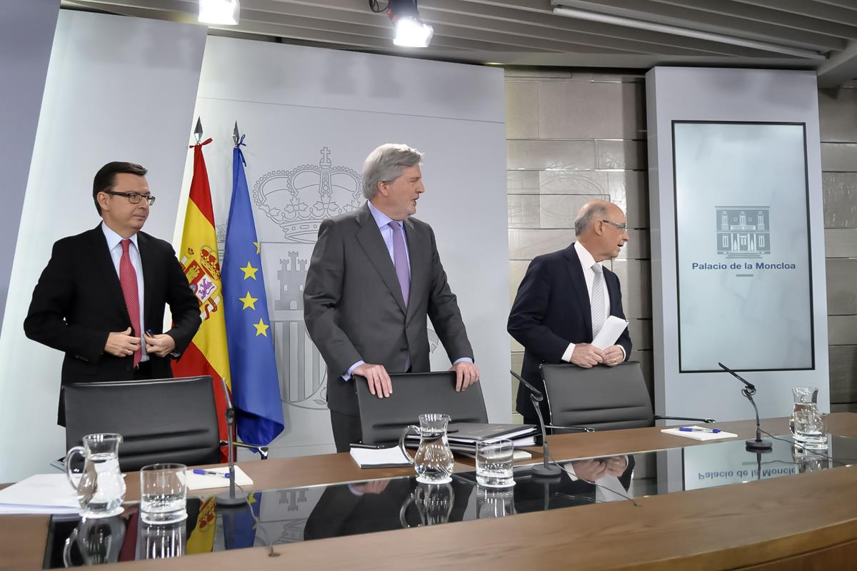 27/04/2018. Consejo de Ministros: Méndez de Vigo, Montoro y Escolano. El ministro de Educación, Cultura y Deporte y portavoz del Gobierno, Í...