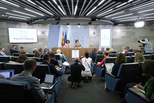 Sala de prensa durante la comparecencia de Calvo y Montero tras el Consejo de Ministros