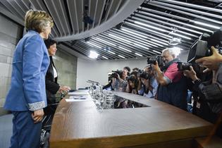 Isabel Celaá y María Luisa Carcedo durante la rueda de prensa posterior al Consejo de Ministros