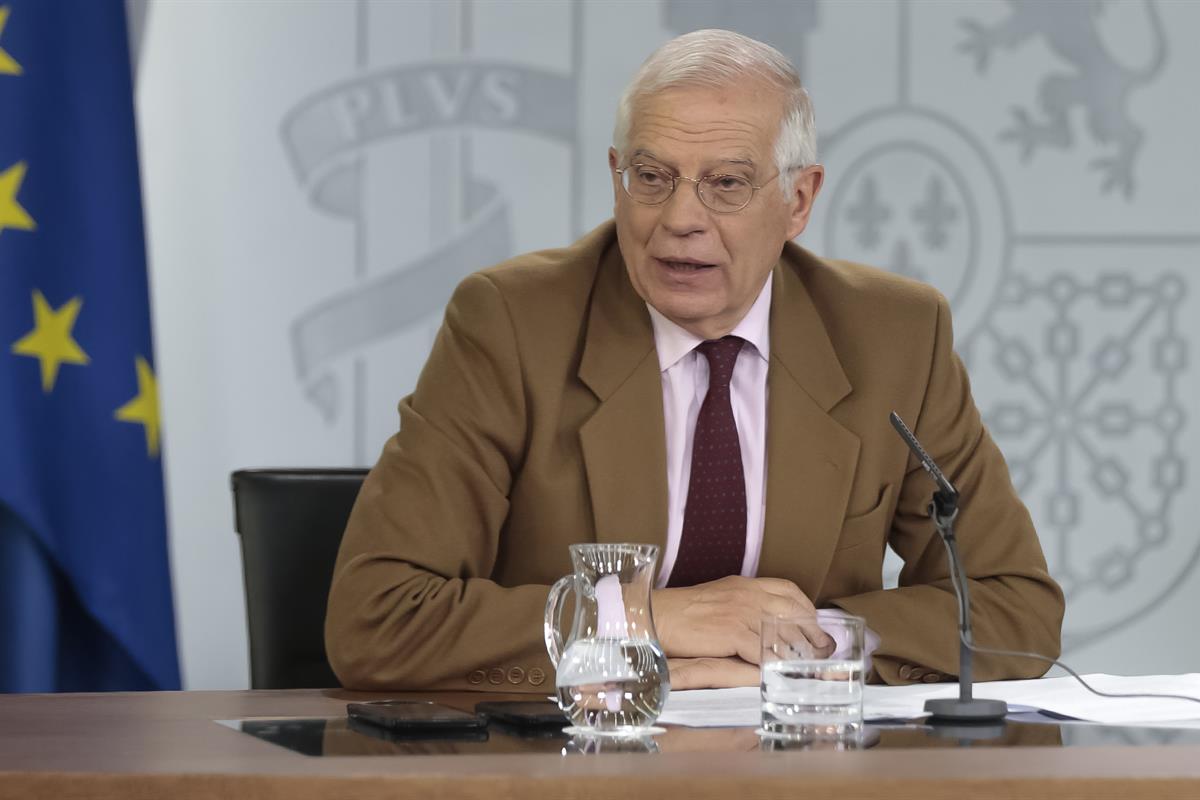 25/01/2019. Consejo de Ministros: Celaá y Borrell. El ministro de Asuntos Exteriores, Unión Europea y Cooperación, Josep Borrell, durante su...