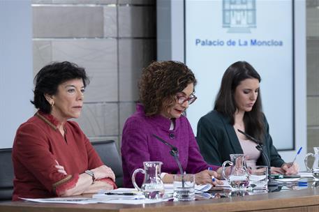 3/03/2020. Consejo de Ministros: María Jesús Montero, Isabel Celaá e Irene Montero. La ministra de Hacienda y portavoz del Gobierno, María J...