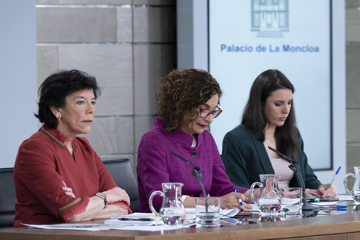3/03/2020. Consejo de Ministros: María Jesús Montero, Isabel Celaá e Irene Montero. La ministra de Hacienda y portavoz del Gobierno, María J...