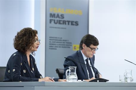 María Jesús Montero y Salvador Illa en la rueda de prensa posterior al Consejo de Ministros