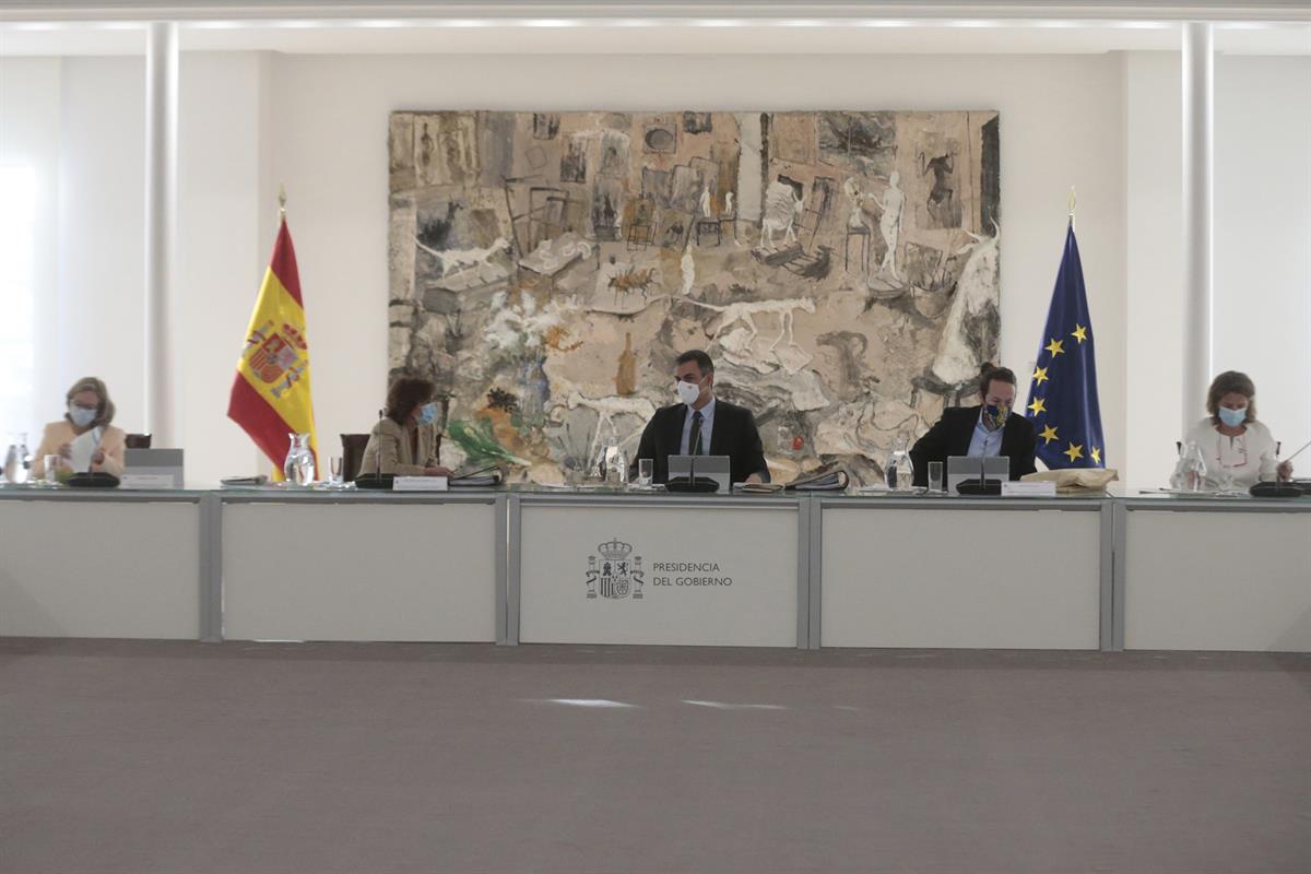 6/10/2020. Reunión del Consejo de Ministros. El presidente del Gobierno, Pedro Sánchez, la vicepresidenta primera y ministra de la Presidenc...