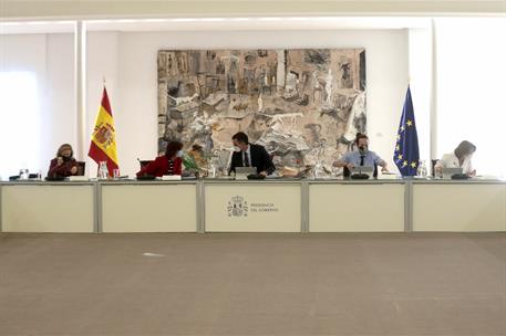 13/10/2020. Reunión del Consejo de Ministros. El presidente del Gobierno, Pedro Sánchez, la vicepresidenta primera y ministra de la Presiden...