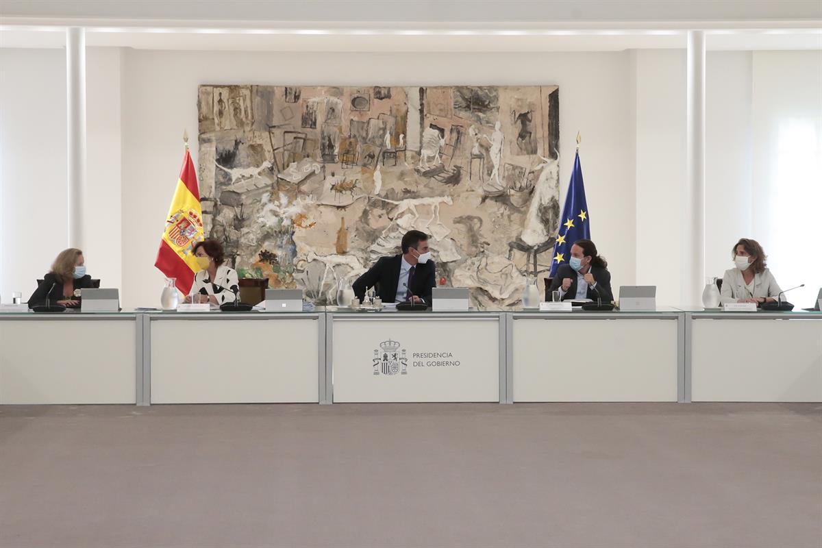 15/09/2020. Reunión del Consejo de Ministros. El presidente del Gobierno, Pedro Sánchez, la vicepresidenta primera y ministra de la Presiden...