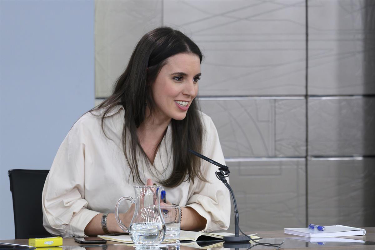 17/01/2020. Consejo de Ministros: María Jesús Montero, Isabel Celaá e Irene Montero. La ministra de Igualdad, Irene Montero, durante su inte...