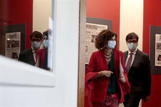 María Jesús Montero y Salvador Illa a su entrada en la rueda de prensa posterior al Consejo de Ministros