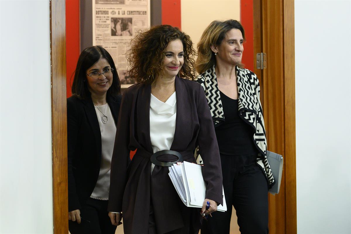 21/01/2020. Consejo de Ministros: María Jesús Montero, Teresa Ribera y Carolina Darias. La ministra de Hacienda y portavoz del Gobierno, Mar...