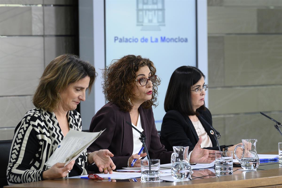 21/01/2020. Consejo de Ministros: María Jesús Montero, Teresa Ribera y Carolina Darias. La ministra de Hacienda y portavoz del Gobierno, Mar...