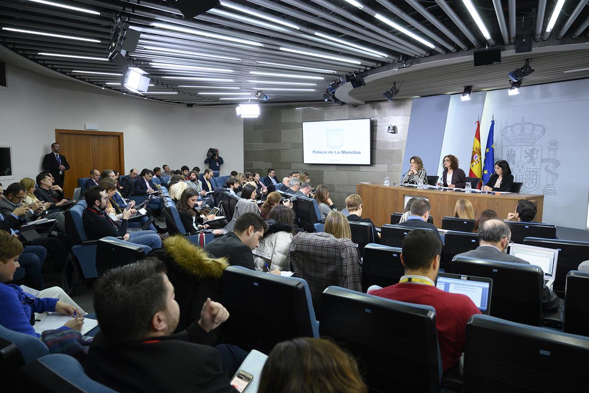 21/01/2020. Consejo de Ministros: María Jesús Montero, Teresa Ribera y Carolina Darias. La ministra de Hacienda y portavoz del Gobierno, Mar...