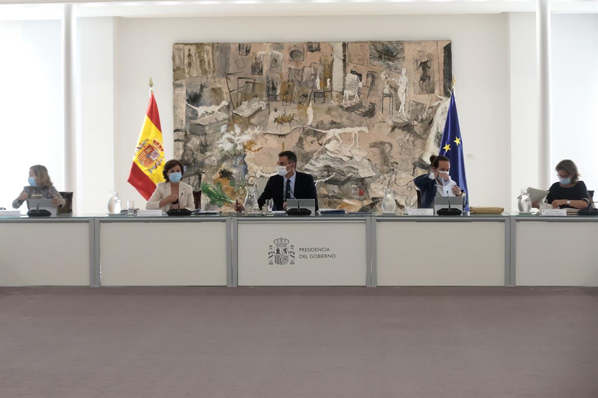 22/09/2020. Reunión del Consejo de Ministros. El presidente del Gobierno, Pedro Sánchez, la vicepresidenta primera y ministra de la Presiden...