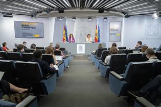 María Jesús Montero y Teresa Ribera durante la rueda de prensa posterior al Consejo de Ministros