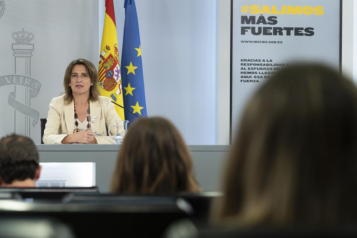 23/06/2020. Consejo de Ministros: María Jesús Montero y Teresa Ribera. La vicepresidenta cuarta y ministra para la Transición Ecológica y el...