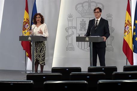 24/04/2020. Consejo de Ministros extraordinario: María Jesús Montero y Salvador Illa. La ministra de Hacienda y portavoz del Gobierno, María...