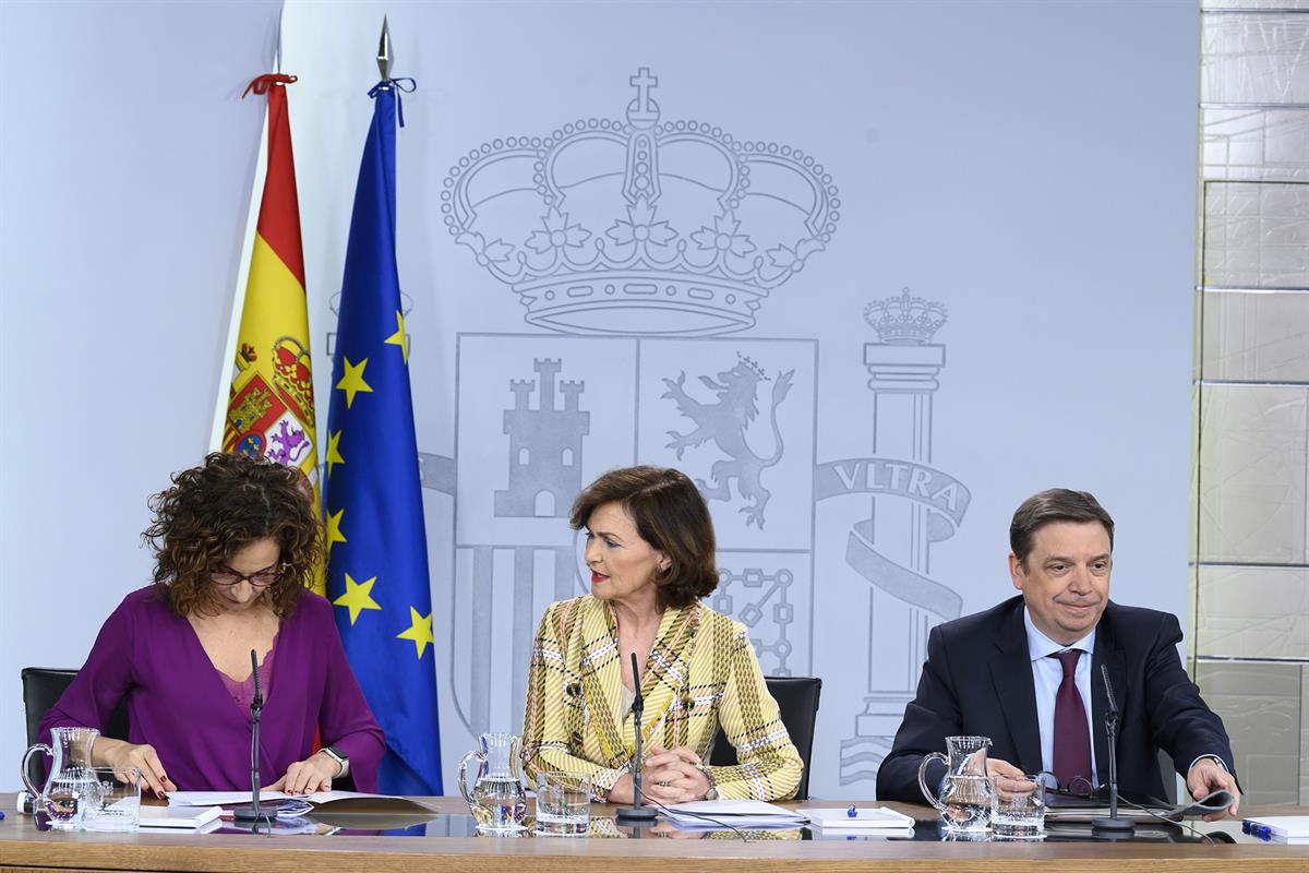 25/02/2020. Consejo de Ministros: María Jesús Montero, Carmen Calvo y Luis Planas. La vicepresidenta y ministra de la Presidencia, Relacione...