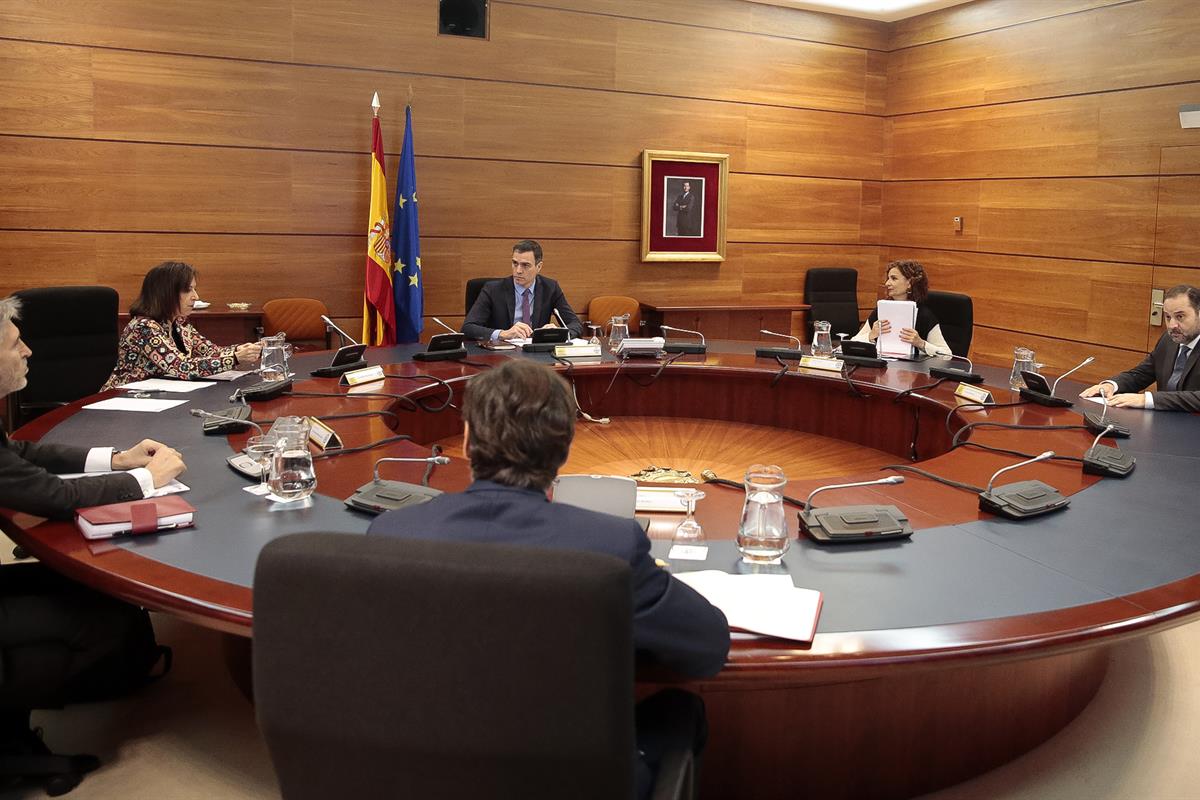27/03/2020. Consejo de Ministros. El jefe del Ejecutivo, Pedro Sánchez, preside la reunión extraordinaria del Consejo de Ministros, a la que...