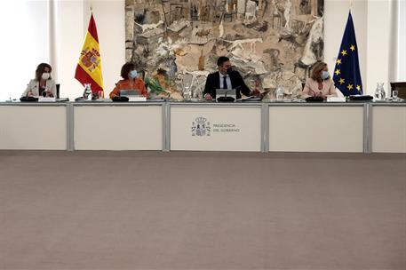 29/09/2020. Reunión del Consejo de Ministros. El presidente del Gobierno, Pedro Sánchez, la vicepresidenta primera y ministra de la Presiden...