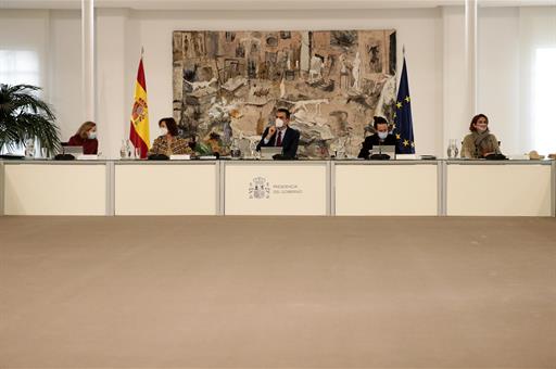 El presidente del Gobierno, Pedro Sánchez, y los vicepresidentes, Carmen Calvo, Nadia Calviño, Pablo Iglesias y Teresa Ribera