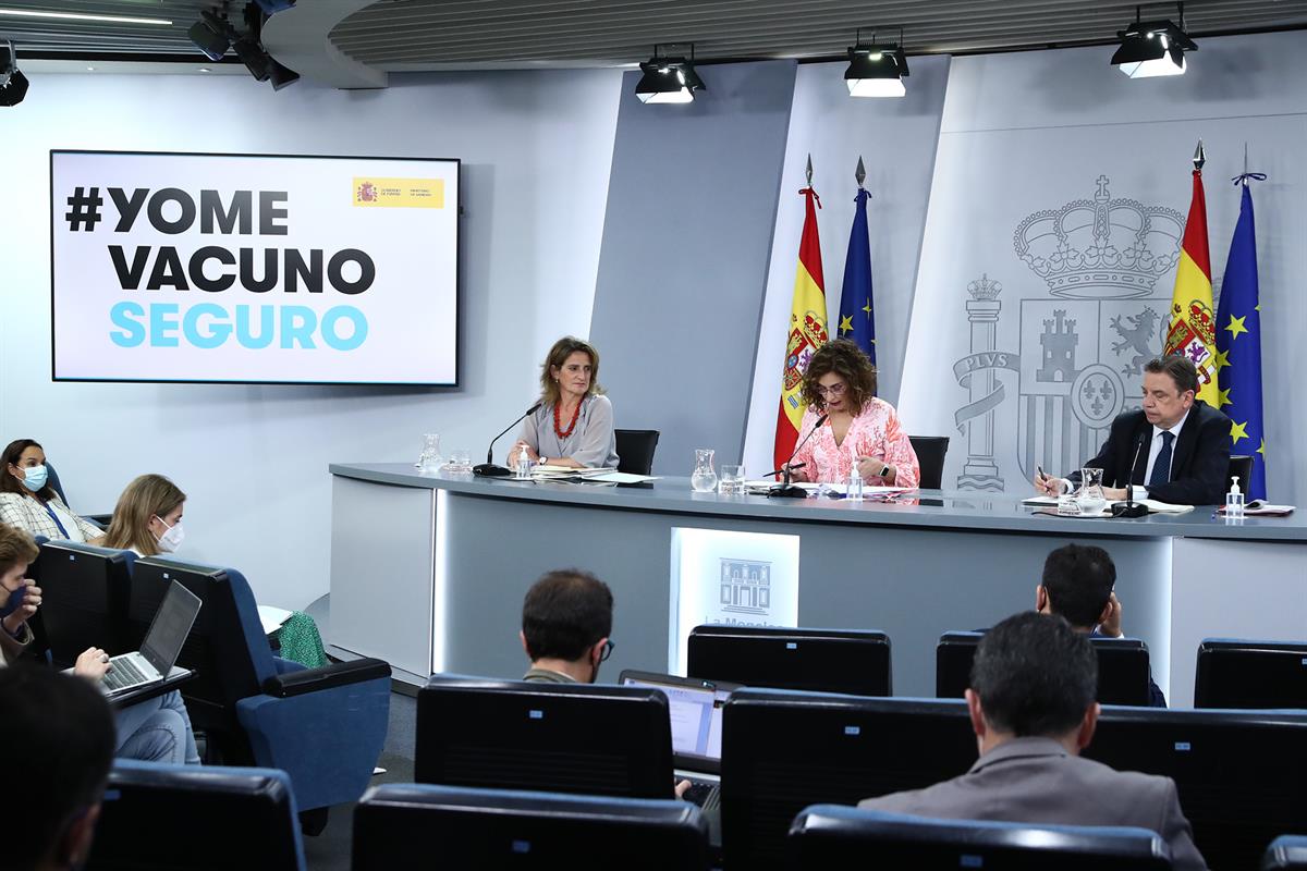 1/06/2021. Rueda de prensa posterior al Consejo de Ministros: María Jesús Montero, Teresa Ribera, y Luis Planas. La ministra de Hacienda y p...