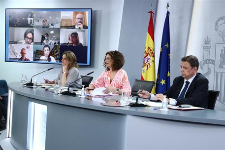 1/06/2021. Rueda de prensa posterior al Consejo de Ministros: María Jesús Montero, Teresa Ribera, y Luis Planas. La ministra de Hacienda y p...