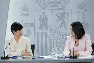 Isabel Rodríguez y Carolina Darias durante la rueda de prensa posterior al Consejo de Ministros