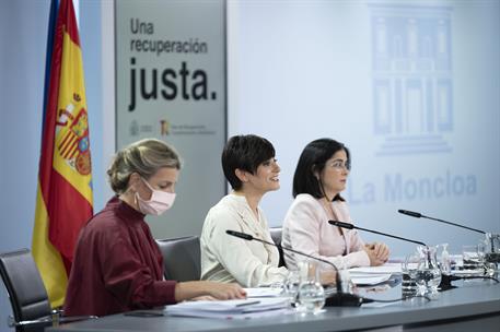 3/12/2021. Consejo de Ministros: Díaz, Rodríguez y Darias. La ministra de Trabajo y Economía, Social, Yolanda Díaz, la ministra de Política ...