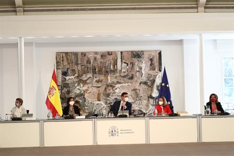6/04/2021. Reunión del Consejo de Ministros. El presidente del Gobierno, Pedro Sánchez, junto a la vicepresidenta primera y ministra de la P...