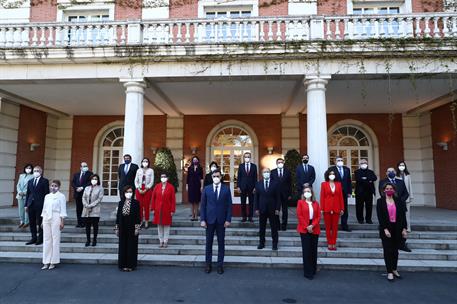 6/04/2021. Fotografía del nuevo Gabinete. Fotografía de familia del Gobierno con las recién nombradas vicepresidenta segunda y ministra de A...