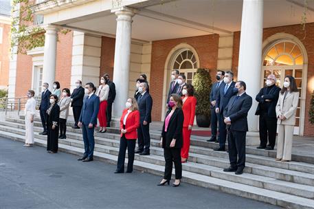 6/04/2021. Fotografía del nuevo Gabinete. Fotografía de familia del Gobierno con las recién nombradas vicepresidenta segunda y ministra de A...