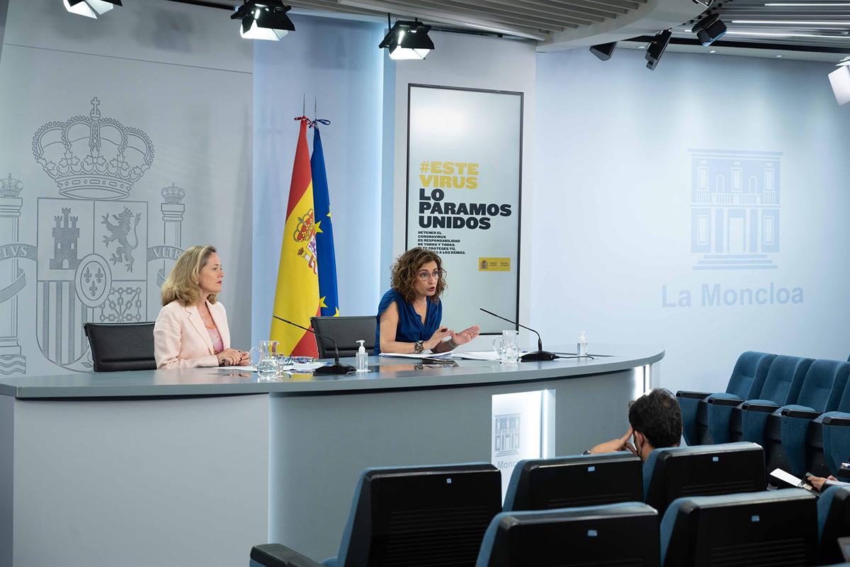 6/07/2021. Consejo de Ministros. La ministra de Hacienda y portavoz del Gobierno, María Jesús Montero, y la vicepresidenta segunda del Gobie...