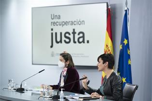Reyes Maroto e Isabel Rodríguez durante la rueda de prensa posterior al Consejo de Ministros