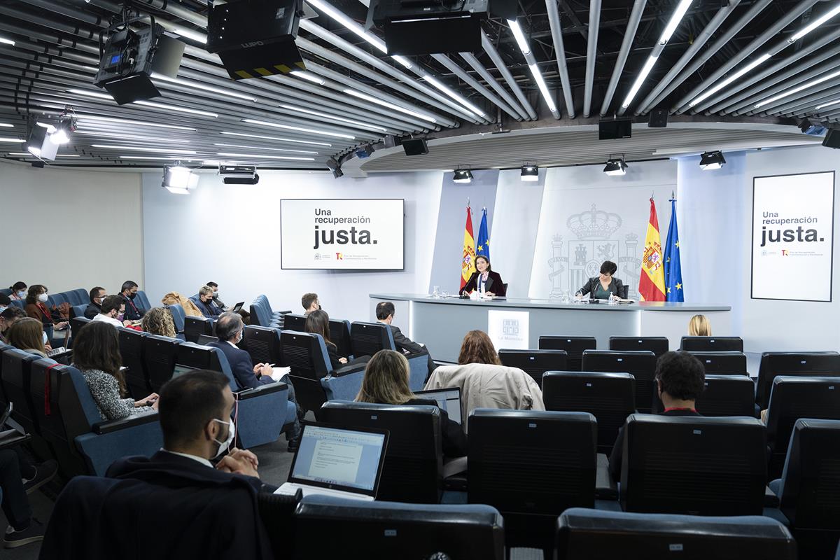 7/12/2021. Consejo de Ministros: Isabel Rodríguez y Reyes Maroto. La ministra de Política Territorial y portavoz del Gobierno, Isabel Rodríg...