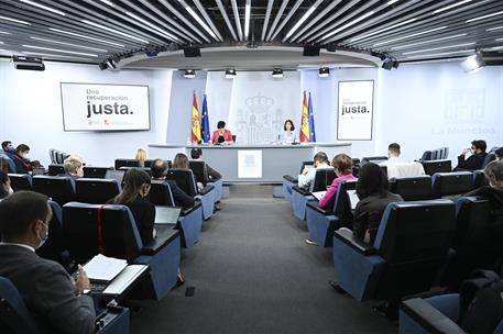 8/11/2021. Rueda de prensa posterior al Consejo de Ministros: Isabel Rodríguez y Carolina Darias. La ministra de Política Territorial y port...