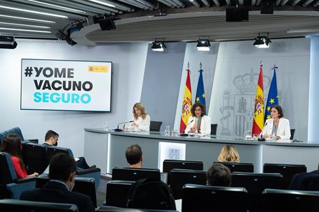 11/05/2021. Consejo de Ministros: María Jesús Montero, Yolanda Díaz y Reyes Maroto. La ministra de Hacienda y portavoz del Gobierno, María J...