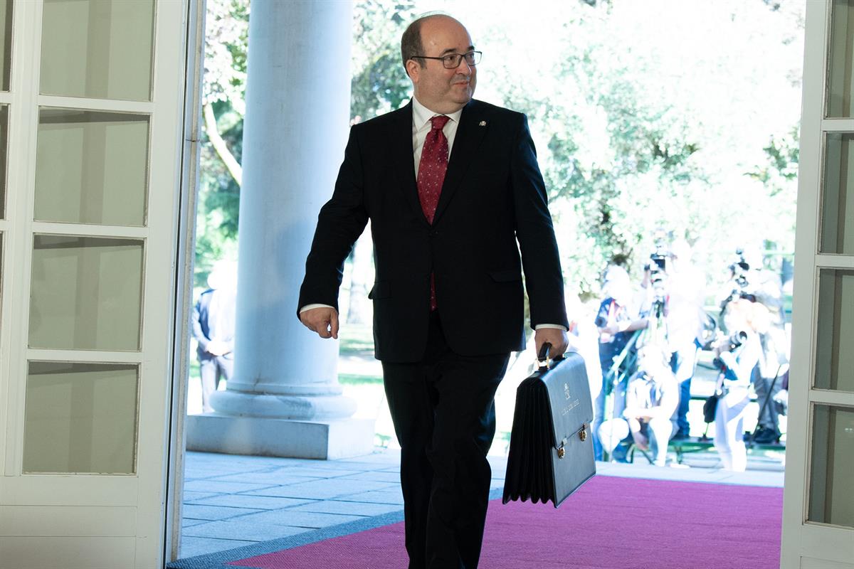13/07/2021. El nuevo Ejecutivo asiste a la reunión del Consejo de Ministros. El ministro de Cultura y Deporte, Miquel Iceta, a su llegada a ...