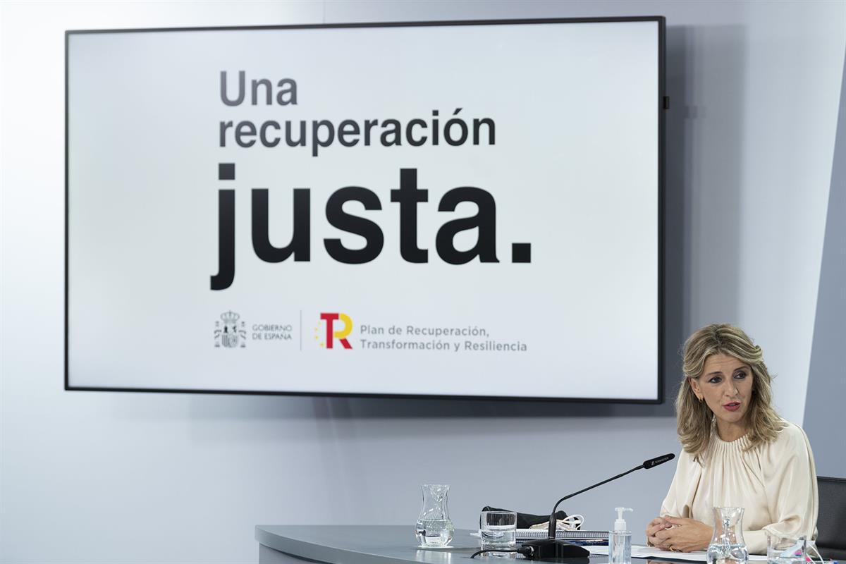 16/11/2021. Rueda de prensa posterior al Consejo de Ministros: Isabel Rodríguez, Yolanda Díaz y Pilar Alegría. La vicepresidenta segunda y m...