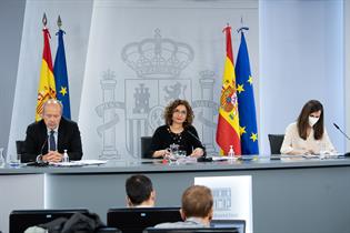 María Jesús Montero, Juan Carlos Campo y Ione Belarra, durante la rueda de prensa