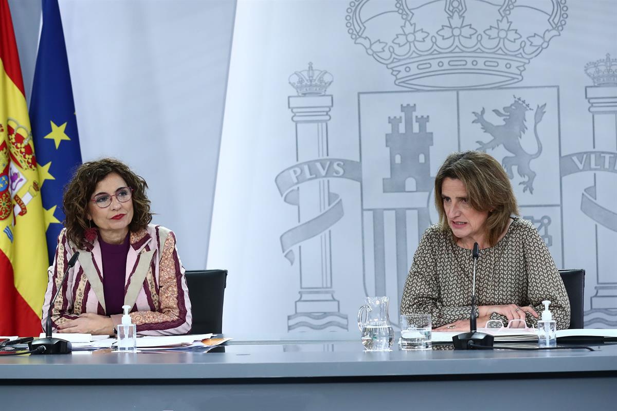 23/03/2021. Consejo de Ministros: María Jesús Montero y Teresa Ribera. La vicepresidenta cuarta y ministra para la Transición Ecológica y el...