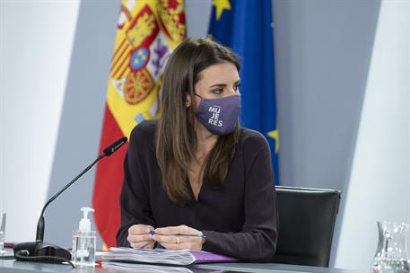 23/11/2021. Consejo de Ministros: Rodríguez, Montero y Escrivá. La ministra de Igualdad, Irene Montero, en la rueda de prensa posterior al C...