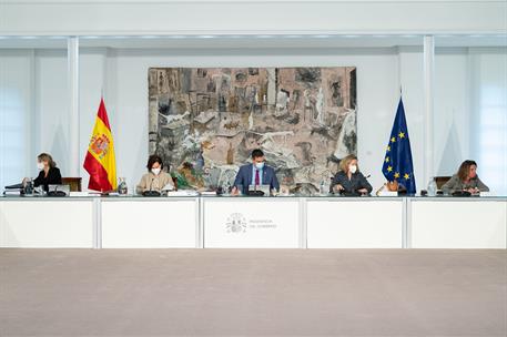 27/04/2021. Reunión del Consejo de Ministros. El presidente del Gobierno, Pedro Sánchez, la vicepresidenta primera y ministra de la Presiden...
