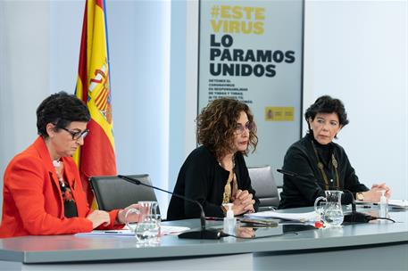 27/04/2021. Consejo de Ministros: María Jesús Montero, Arancha González Laya e Isabel Celaá. La ministra de Hacienda y portavoz del Gobierno...