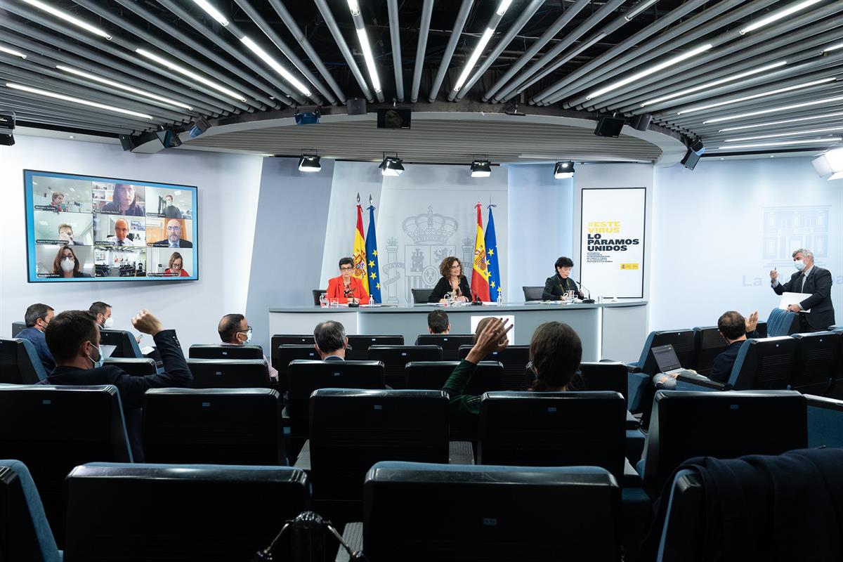 27/04/2021. Consejo de Ministros: María Jesús Montero, Arancha González Laya e Isabel Celaá. La ministra de Hacienda y portavoz del Gobierno...