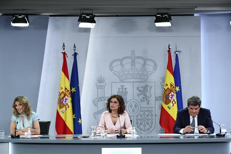 27/05/2021. Rueda de prensa posterior al Consejo de Ministros. La ministra de Hacienda y portavoz del Gobierno, María Jesús Montero; la vice...