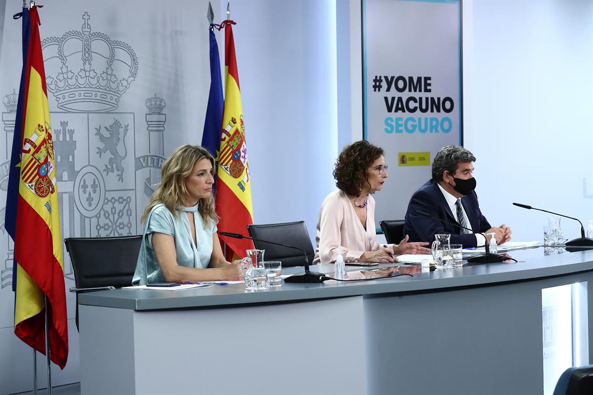 27/05/2021. Rueda de prensa posterior al Consejo de Ministros. La ministra de Hacienda y portavoz del Gobierno, María Jesús Montero; la vice...