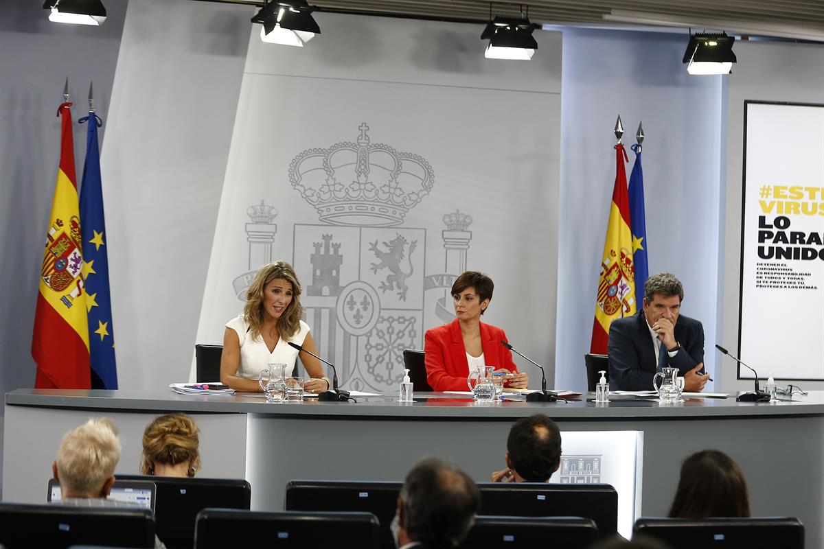 28/09/2021. Rueda de prensa posterior al Consejo de Ministros: Isabel Rodríguez, Yolanda Díaz y José Luis Escrivá. La ministra de Política T...