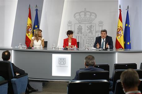 28/09/2021. Rueda de prensa posterior al Consejo de Ministros: Isabel Rodríguez, Yolanda Díaz y José Luis Escrivá. La ministra de Política T...