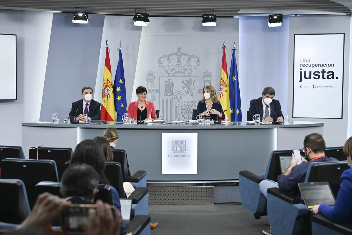 28/12/2021. Consejo de Ministros: Planas, Rodríguez, Díaz y Escrivá. El ministro de Agricultura, Pesca y Alimentación, Luis Planas, la minis...