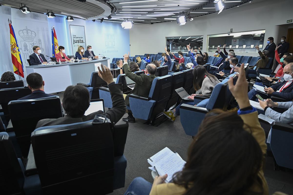 28/12/2021. Consejo de Ministros: Planas, Rodríguez, Díaz y Escrivá. El ministro de Agricultura, Pesca y Alimentación, Luis Planas, la minis...